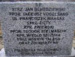 Ppor. Teodor Stelmaszyk upami�tniony na imiennej tablicy epitafijnej na mogile zbiorowej na cm. parafialnym w Bielawach. Stan z dn. 11. 08. 2012 r. (fot. B�a�ej Kucharski).