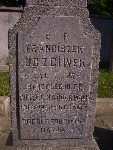 Mogi�a indywidualna strz. Franciszka Uczciwka w wydzielonej kwaterze wojennej na cm. katedralnym w �owiczu. Stan z dn. 12. 08. 2012 r. (fot. B�a�ej Kucharski).