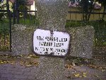 J�zef Zawady upami�tniony na imiennej tablicy epitafijnej na mogile zbiorowej na cm. wojennym w Starym Waliszewie. Stan z dn. 28.08.2012 r. (fot. B�a�ej Kucharski).
