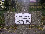 Strz. Antoni Kontek upami�tniony na imiennej tablicy epitafijnej na mogile zbiorowej na cm. wojennym w Starym Waliszewie. Stan z dn. 28.08.2012 r. (fot. B�a�ej Kucharski).