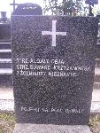 Strz. Edward Krzy�anowski upami�tniony na imiennej tablicy epitafijnej na mogile zbiorowej w obr�bie kwatery wojennej �o�nierzy Wojska Polskiego na cm. parafii rzymskokatolickiej pw. �w. Macieja Aposto�a i �w. Ma�gorzaty w Bednarach. Stan z dn. 06.09.2012 r. (fot. B�a�ej Kucharski).
