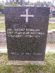 Strz. W�adys�aw Koz�owski upami�tniony na imiennej tablicy epitafijnej na mogile zbiorowej w obr�bie kwatery wojennej �o�nierzy Wojska Polskiego na cm. parafii rzymskokatolickiej pw. �w. Macieja Aposto�a i �w. Ma�gorzaty w Bednarach. Stan z dn. 06.09.2012 r. (fot. B�a�ej Kucharski).
