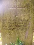 Strz. Bernard Cyglicki upami�tniony na imiennej tablicy epitafijnej na mogile zbiorowej na cm. wojennym w Kompinie. Stan z dn. 15.09.2012 r. (fot. B�a�ej Kucharski).
