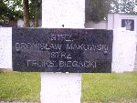 Bronis�aw Makowski upami�tniony na imiennej tablicy epitafijnej na mogile zbiorowej w obr�bie kwatery wojennej �o�nierzy Wojska Polskiego na cm. parafii rzymskokatolickiej pw. �w. Jakuba Aposto�a w Zdunach. Stan z dn. 27.09.2012 r. (fot. B�a�ej Kucharski).
