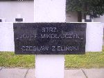 Strz. J�zef Miko�ajczyk upami�tniony na imiennej tablicy epitafijnej na mogile zbiorowej w obr�bie kwatery wojennej �o�nierzy Wojska Polskiego na cm. parafii rzymskokatolickiej pw. �w. Jakuba Aposto�a w Zdunach. Stan z dn. 27.09.2012 r. (fot. B�a�ej Kucharski).
