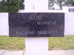 Florian Nawr�t upami�tniony na imiennej tablicy epitafijnej na mogile zbiorowej w obr�bie kwatery wojennej �o�nierzy Wojska Polskiego na cm. parafii rzymskokatolickiej pw. �w. Jakuba Aposto�a w Zdunach. Stan z dn. 27.09.2012 r. (fot. B�a�ej Kucharski).