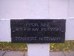 Ppor. Boles�aw Pilewski upami�tniony na imiennej tablicy epitafijnej na mogile zbiorowej w obr�bie kwatery wojennej �o�nierzy Wojska Polskiego na cm. parafii rzymskokatolickiej pw. �w. Jakuba Aposto�a w Zdunach. Stan z dn. 27.09.2012 r. (fot. B�a�ej Kucharski).

