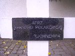 Ruchnerwa upami�tniony na imiennej tablicy epitafijnej na mogile zbiorowej w obr�bie kwatery wojennej �o�nierzy Wojska Polskiego na cm. parafii rzymskokatolickiej pw. �w. Jakuba Aposto�a w Zdunach. Stan z dn. 27.09.2012 r. (fot. B�a�ej Kucharski).