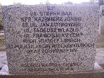 U�. Stefan B�k upami�tniony na imiennej tablicy epitafijnej na mogile zbiorowej w obr�bie kwatery wojennej �o�nierzy Wojska Polskiego na cm. parafii rzymskokatolickiej pw. Nawiedzenia Naj�wi�tszej Marii Panny i �w. J�zefa w Bielawach. Stan z dn. 29.09.2012 r. (fot. B�a�ej Kucharski).
