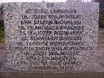 U�. J�zef Stajkowski upami�tniony na imiennej tablicy epitafijnej na mogile zbiorowej w obr�bie kwatery wojennej �o�nierzy Wojska Polskiego na cm. parafii rzymskokatolickiej pw. Nawiedzenia Naj�wi�tszej Marii Panny i �w. J�zefa w Bielawach. Stan z dn. 29.09.2012r. (fot. B�a�ej Kucharski).
