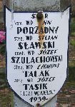 J�zef Szulakowski upami�tniony (jako Szulachowski) na imiennej tabliczce epitafijnej na jednej z mogi� zbiorowych cmentarza wojennego w Radziwi�ce. Stan z dn. 25. 12. 2004 r. (fot. Marcin Prengowski).
