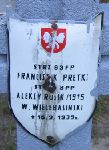W�adys�aw Wielbasi�ski (Wielebasi�ski), upami�tniony na imiennej tablicy epitafijnej na kwaterze wojennej na cmentarzu rzymskokatolickim w Rybnie. Stan z 2005r.