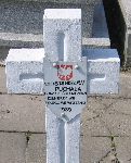 Tabliczka epitafijna Stanis�awa Pucha�y na kwaterze wojennej w Sochaczewie, ul. Traugutta (fot. 2005).