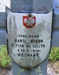 Karol Rado�, upami�tniony na imiennej tablicy epitafijnej na kwaterze wojennej na cmentarzu rzymskokatolickim w Rybnie. Stan z 2005r.