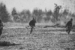Walki nad Bzur� we wrze�niu 1939 r. odtworzone podczas widowiska historycznego pt. „Obroni� miasto!” w dniu 15 wrze�nia 2012 r. w Sochaczewie (fot. �cibor Wolda�ski).