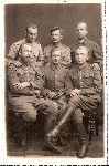 Roman �akomy (z lewej) w�r�d je�c�w Stalagu II A Neubrandenburg, 1939-1940 r. (fot. ze zb. rodzinnych).