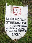 Moj�esz Biderman, upami�tniony na imiennej tablicy epitafijnej na cmentarzu wojennym w Sochaczewie - Trojanowie, Al. 600-lecia. Stan z 2005 r.