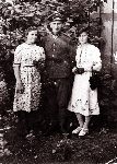 Aleksander Oko� ze swoj� siostr� Zofi� (po prawej) (fot. ze zb. rodzinnych).
