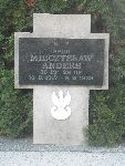 Ppor. Mieczys�aw Anders upami�tniony na imiennej tablicy epitafijnej na mogile zbiorowej w obr�bie kwatery wojennej �o�nierzy Wojska Polskiego na cmentarzu parafialnym w Woli Cyrrusowej. Stan z dn. 21.09.2013r. (fot. B�a�ej Kucharski).