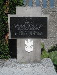 Ppor. W�odzimierz Roman�w  upami�tniony (jako W�odzimierz Romanow) na imiennej tabliczce epitafijnej na jednej z mogi� kwatery wojennej na cmentarzu mariawickim w Woli Cyrusowej. Stan z dn. 21. 09. 2013 r. (fot. B�a�ej Kucharski).