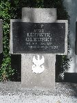 Strz. Ludwik Olkuski upami�tniony na imiennej tablicy epitafijnej na mogile zbiorowej w obr�bie kwatery wojennej �o�nierzy Wojska Polskiego na cmentarzu parafialnym w Woli Cyrusowej. Stan z dn. 21.09.2013r. (fot. B�a�ej Kucharski).