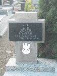 Strz. J�zef �ysiak upami�tniony na imiennej tablicy epitafijnej na mogile zbiorowej w obr�bie kwatery wojennej �o�nierzy Wojska Polskiego na cmentarzu parafialnym w Woli Cyrusowej. Stan z dn. 21.09.2013r. (fot. B�a�ej Kucharski).