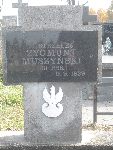 Strz. Zygmunt Muszy�ski upami�tniony na imiennej tablicy epitafijnej na mogile zbiorowej w obr�bie kwatery wojennej �o�nierzy Wojska Polskiego na cmentarzu parafialnym w Dmosinie. Stan z dn. 19.10.2013r. (fot. B�a�ej Kucharski).