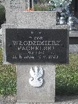 Ppor. W�odzimierz Pachelski upami�tniony na tablicy na mogile zbiorowej w obr�bie kwatery wojennej �o�nierzy Wojska Polskiego na cmentarzu parafialnym w Dmosinie.                    Stan z dn. 19.10.2013r. (fot. B�a�ej Kucharski).
