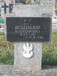Szer. Boles�aw Kubowski upami�tniony na tablicy na mogile zbiorowej w obr�bie kwatery wojennej �o�nierzy Wojska Polskiego na cmentarzu parafialnym w Dmosinie.                    Stan z dn. 19.10.2013r. (fot. B�a�ej Kucharski).