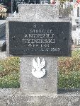 Strz. Andrzej Dyderski upami�tniony na tablicy na mogile zbiorowej w obr�bie kwatery wojennej �o�nierzy Wojska Polskiego na cmentarzu parafialnym w Dmosinie.                    Stan z dn. 19.10.2013r. (fot. B�a�ej Kucharski).