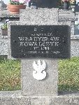 Strz. W�adys�aw Kowalczyk upami�tniony na tablicy na mogile zbiorowej w obr�bie kwatery wojennej �o�nierzy Wojska Polskiego na cmentarzu parafialnym w Dmosinie.                    Stan z dn. 19.10.2013r. (fot. B�a�ej Kucharski).