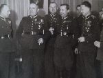 Mjr Stanis�aw Hrycek (czwarty z lewej) w�r�d oficer�w i podoficer�w 57 pu�ku piechoty podczas uroczysto�ci 20-lecia pu�ku w kasynie oficerskim (fot. za: B. Kruszy�ski, Kariery oficer�w w II Rzeczypospolitej, Pozna� 2011, udost�pni�: B�a�ej Kucharski).