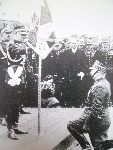 Ceremonia wr�czenia  nowego sztandaru przez marsz. Edwarda Rydza-�mig�ego dow�dcy 17 Pu�ku U�an�w p�k. Ignacemu Kowalczewskiemu - 21 maj 1939r. (fot. Taborski J., 17 Pu�k U�an�w Wielkopolskich im. Kr�la Boles�awa Chrobrego. Dzieje, tradycja i wsp�czesno��. Toru� 2005, s. 282).     