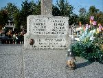 Kpr. J�zef Tarka upami�tniony na tablicy nagrobnej na grobie rodzinnym na cmentarzu parafialnym w Oporowie. Stan z dn. 11. 09. 2011 r. (fot. Witold Rapsiewicz).