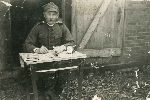 Sier�. Wac�aw Janiszewski jako wi�zie� stalagu, 1940 r. (fot. ze zb. rodzinnych Wandy Janiszewskiej).