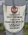 Franciszek Rogulski, upami�tniony na imiennej tablicy epitafijnej na kwaterze wojennej na cmentarzu rzymskokatolickim w Rybnie. Stan z 2005r.