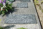 Gr�b rodzinny Ginter�w w Szklarskiej Por�bie, w kt�rym pochowano m.in. zmar�ego w 2004 r. Bogdana Gintera, by�ego dow�dc� 72 Samodzielnej Kompanii Karabin�w Maszynowych i Broni Towarzysz�cych (udost�pni�: Marek Janowski).