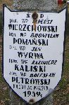 Bronis�aw Doma�ski upami�tniony na imiennej tabliczce epitafijnej na jednej z mogi� cmentarza wojennego w Radziwi�ce. Stan z dn. 25. 12. 2004 r. (fot. Marcin Prengowski).