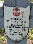 Jan Galle upami�tniony na imiennej tabliczce epitafijnej na jednej z mogi� zbiorowych kwatery wojennej na cmentarzu parafialnym w Rybnie. Stan z dn. 2 czerwca 2005 r. (fot. Marcin Prengowski).