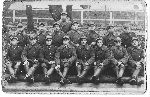 Albin Rzepiak (w pierwszym rz�dzie, trzeci z lewej) w�r�d �o�nierzy 9 Pu�ku U�an�w Ma�opolskich, przed 1939 r. (fot. ze zb. rodzinnych).