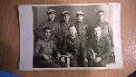 Edmund Miko�ajewicz (stoi drugi z prawej) w�r�d �o�nierzy 7 pu�ku strzelc�w konnych, przed 1939 r. (fot. ze zb. rodzinnych).