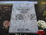 W�adys�aw Drymer upami�tniony na zbiorczej imiennej p�ycie epitafijnej na jednej z mogi� zbiorowych kwatery wojennej na Cmentarzu Wilanowskim w Warszawie, ul. Wiertnicza. Stan z dn. 12 listopada 2016 r. (fot. Tomasz Karolak).