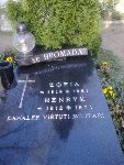 Henryk Hromada upami�tniony w inskrypcji na p�ycie nagrobnej grobu rodzinnego na cmentarzu parafialnym w Lesznie (fot. udost�pni�: Piotr Wi�niewski).