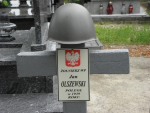 Zakroczym, ul. Ko�mi�skiego, kwatera wojenna (fot. Leszek Gach, 2010).