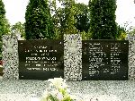 Niesu�k�w, mogi�y zbiorowe. Stan z dn. 30. 07. 2012 r. [fot. Staszek S�omczy�ski "staahoo" (��d�)].