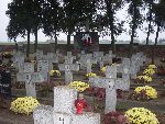 �ychlin, Al. Rac�awickie, kwatera wojenna (fot. T. Fija�kowski).
