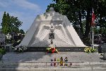 Warszawa, ul. Cylichowska, mogi�a zbiorowa. Stan z dn. 25. 07. 2016 r. (fot. Krzysztof Bielawski - kirkuty.xip.pl).