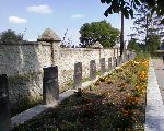 M�kolice, mogi�a zbiorowa. Stan z dn. 01. 08. 2010 r. [fot. Staszek S�omczy�ski "staahoo" (��d�) / http://staahoo.blox.pl].