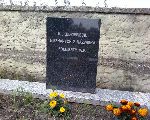 M�kolice, mogi�a zbiorowa. Stan z dn. 01. 08. 2010 r. [fot. Staszek S�omczy�ski "staahoo" (��d�) / http://staahoo.blox.pl].
