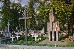Brwin�w, ul. Powsta�c�w Warszawy, kwatera wojenna (fot. K. Bielawski / "Wirtualny Sztetl" - www.sztetl.org.pl).